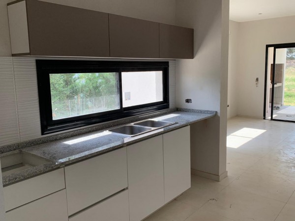 Casa en Venta en San Sebastian TRES DORMITORIOS ppal en suite con vestidor!!!