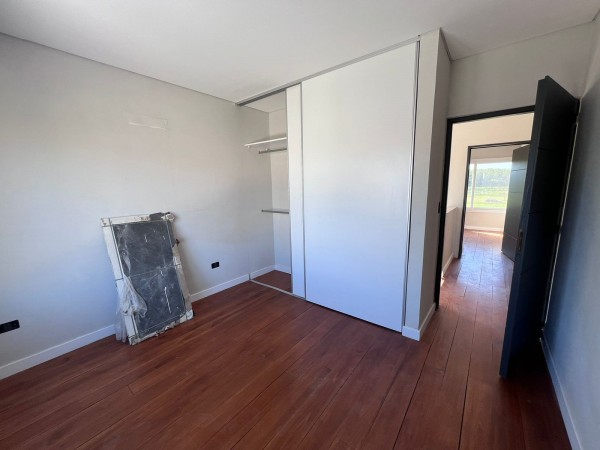 VENTA casa de tres dormitorios Barrio El Aljibe de Manzanares - Pilar Entrega INMEDIATA!!