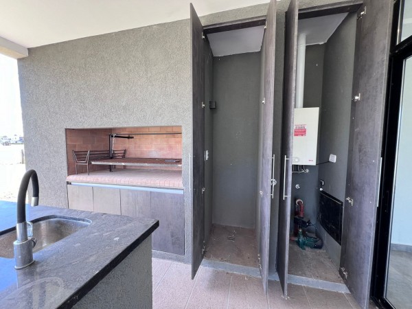 Venta casa a estrenar tres dormitorio amplio jardín y galería en El Aljibe de Manzanares