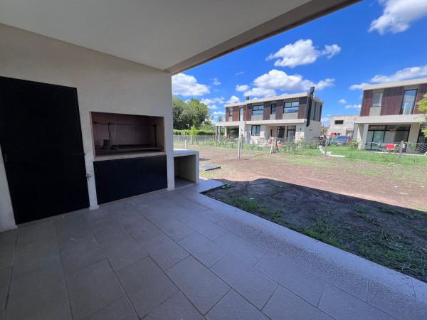 VENTA casa tipo duplex de tres domitorios galeria y jardin en Barrio Privado El Aljibe de Manzanares