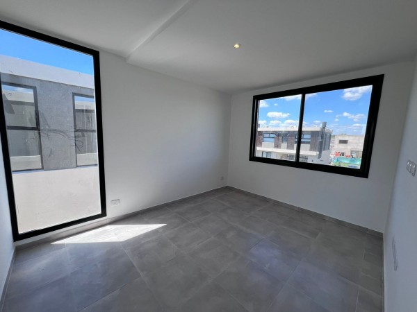 VENTA casa tipo duplex de tres domitorios galeria y jardin en Barrio Privado El Aljibe de Manzanares