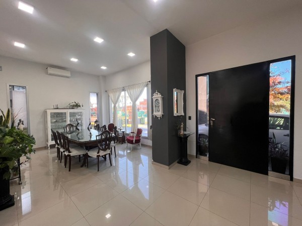 Casa en Venta En Altos de Campo Grande Pilar. 3 Dorm en Suite Pileta Gran Galería y Jardín