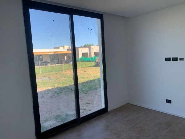 VENTA casa de tres dormitorios en Santa Emilia - Pilar del Este