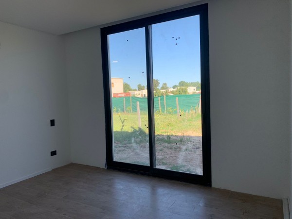 VENTA casa de tres dormitorios en Santa Emilia - Pilar del Este