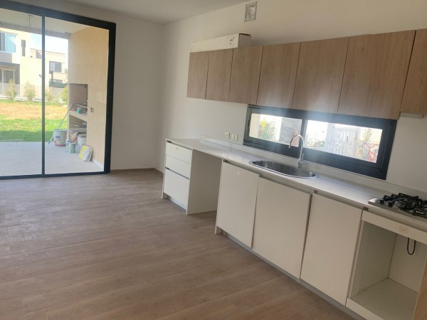 Venta Casa a estrenar 4 amb. Barrio Carpinchos Nordelta