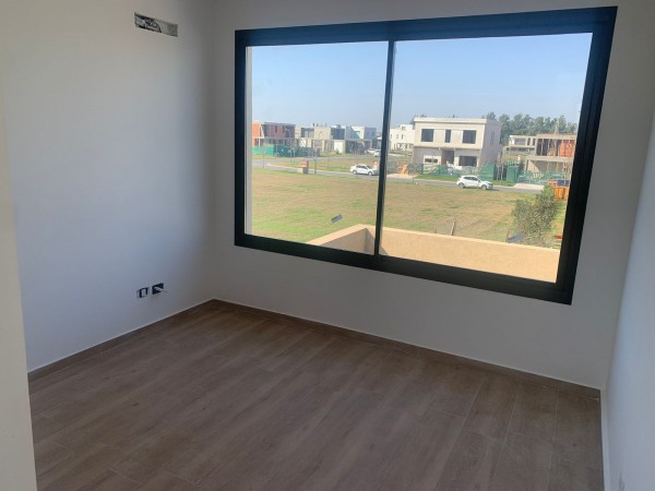 Venta Casa a estrenar 4 amb. Barrio Carpinchos Nordelta