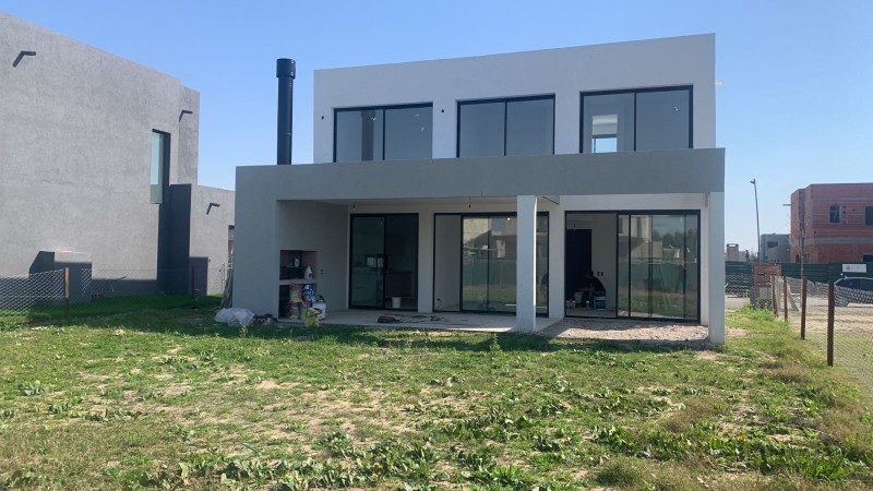 Venta Casa a estrenar 4 amb. Barrio Carpinchos Nordelta