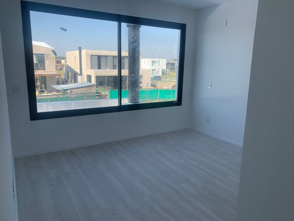 Venta Casa a estrenar 4 amb. Barrio Carpinchos Nordelta