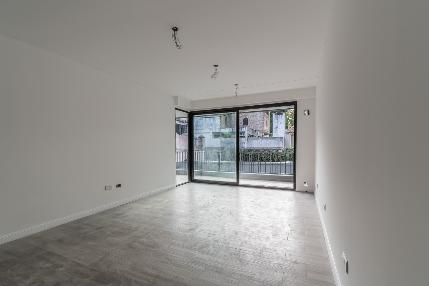 Venta Departamento Tres Amb Balcon Terraza Parrilla Coghlan Pasos de La Estacion