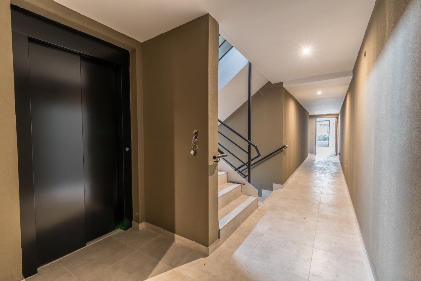 Venta Departamento Tres Amb Balcon Terraza Parrilla Coghlan Pasos de La Estacion
