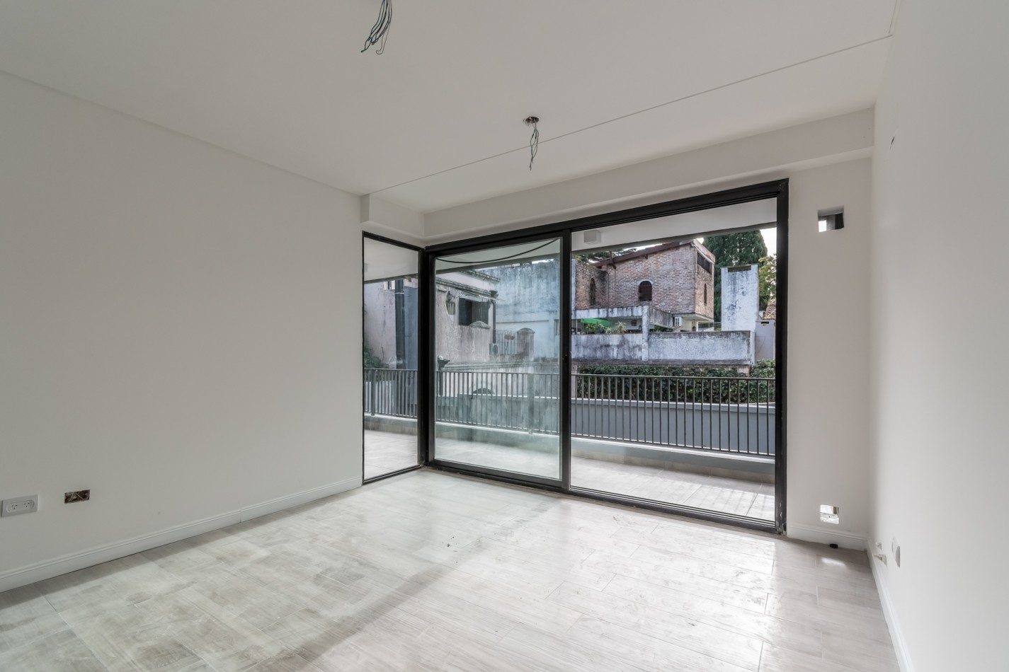 Venta Departamento Tres Amb Balcon Terraza Parrilla Coghlan Pasos de La Estacion