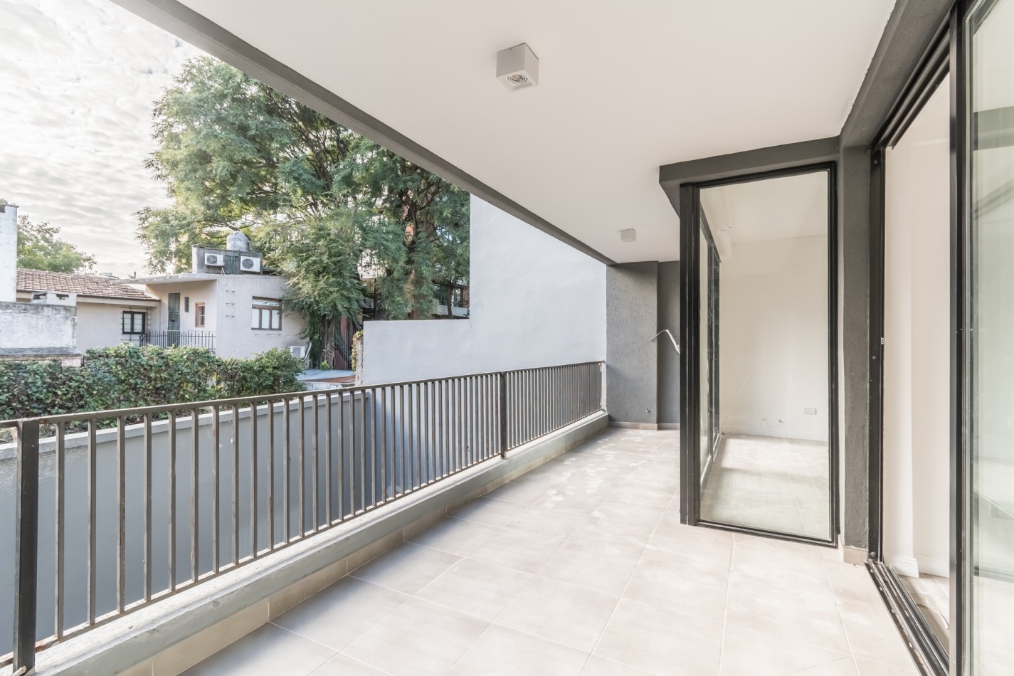 Venta Departamento Tres Amb Balcon Terraza Parrilla Coghlan Pasos de La Estacion