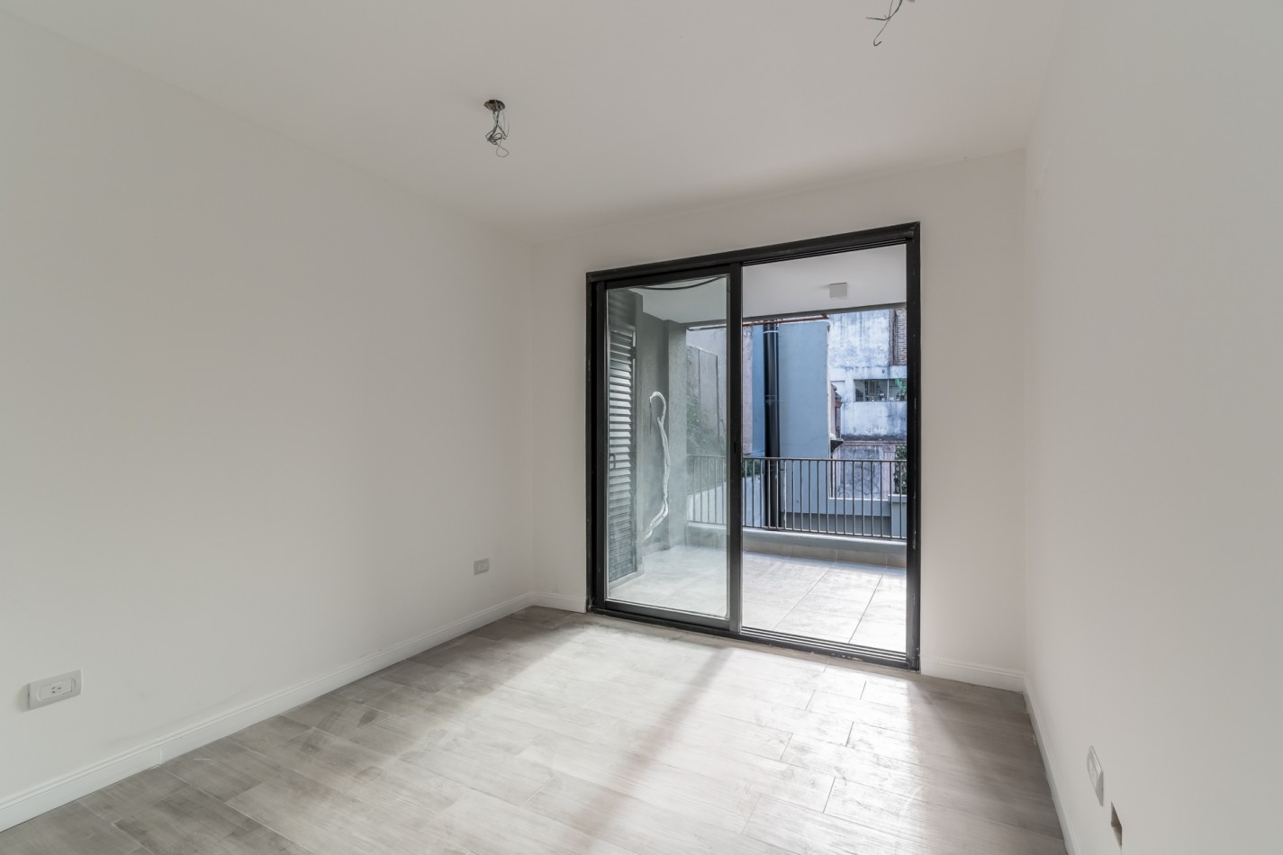 Venta Departamento Tres Amb Balcon Terraza Parrilla Coghlan Pasos de La Estacion