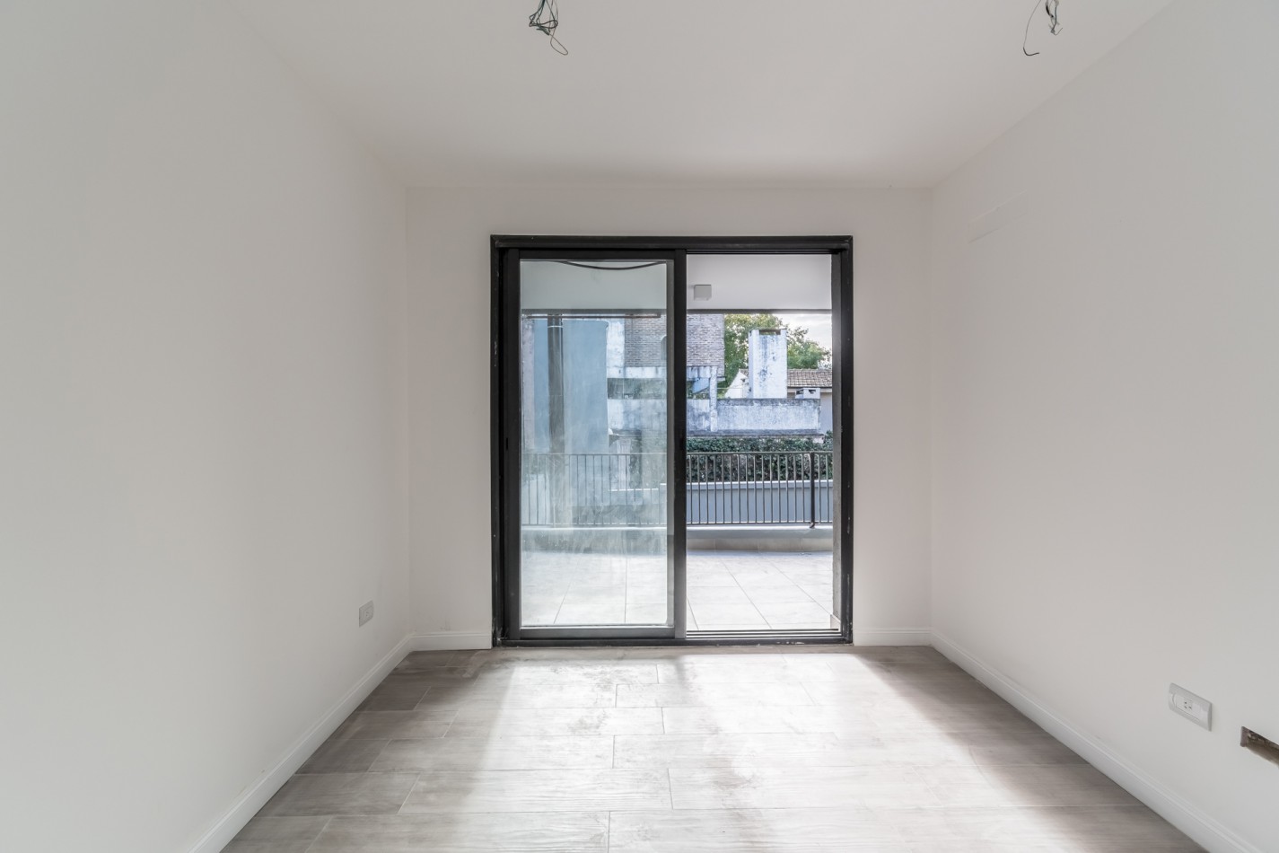 Venta Departamento Tres Amb Balcon Terraza Parrilla Coghlan Pasos de La Estacion