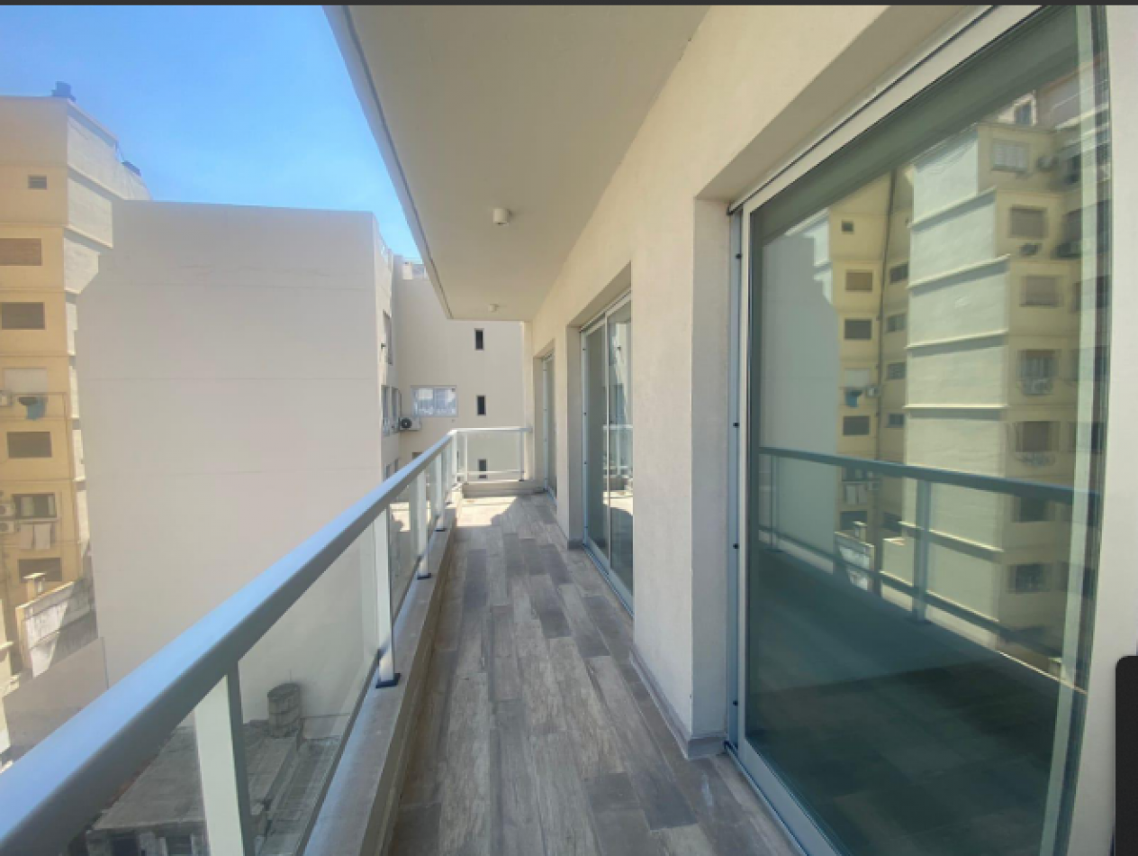 Apto Credito Venta de Departamento de Tres Ambientes con Balcon en Almagro