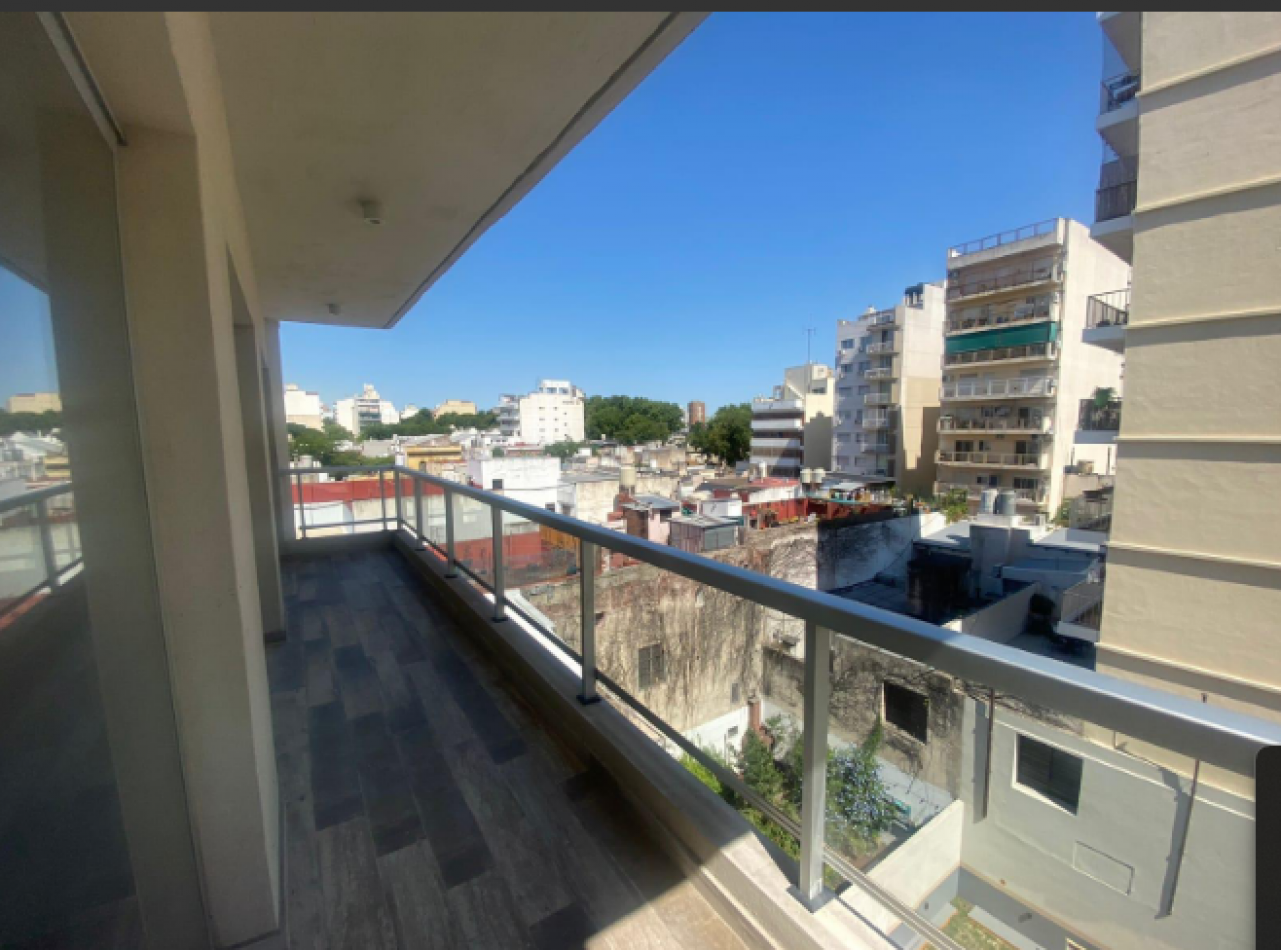 Apto Credito Venta de Departamento de Tres Ambientes con Balcon en Almagro