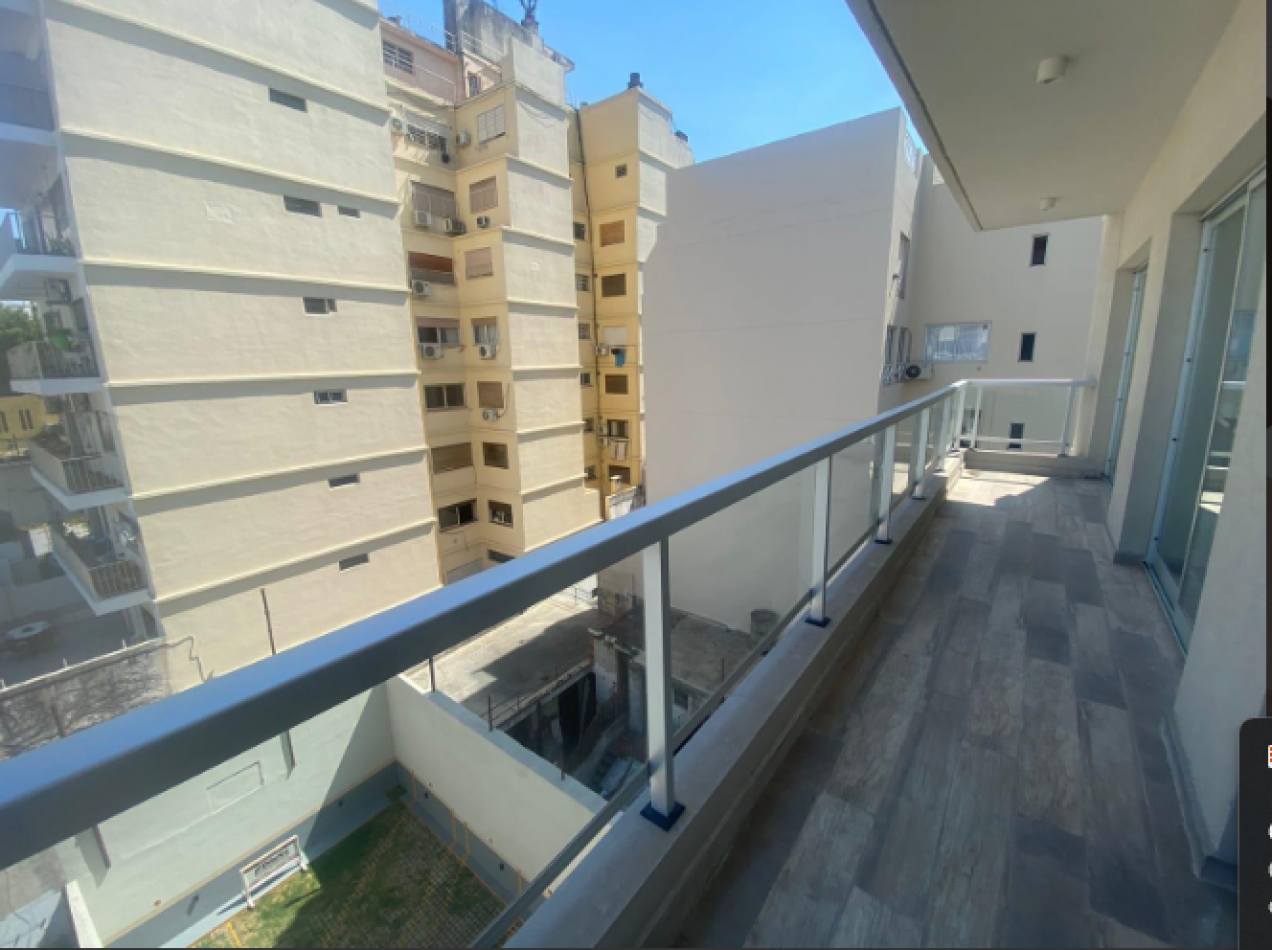 Apto Credito Venta de Departamento de Tres Ambientes con Balcon en Almagro