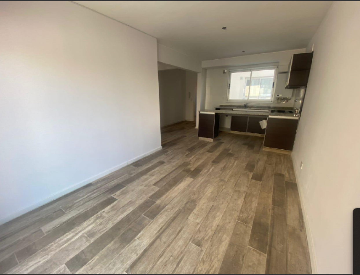 Apto Credito Venta de Departamento de Tres Ambientes con Balcon en Almagro