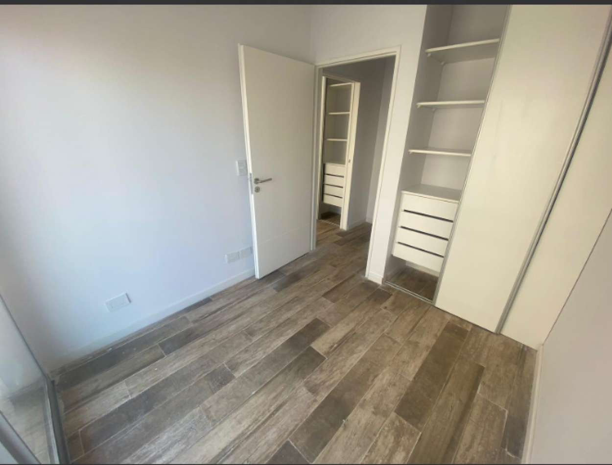 Apto Credito Venta de Departamento de Tres Ambientes con Balcon en Almagro