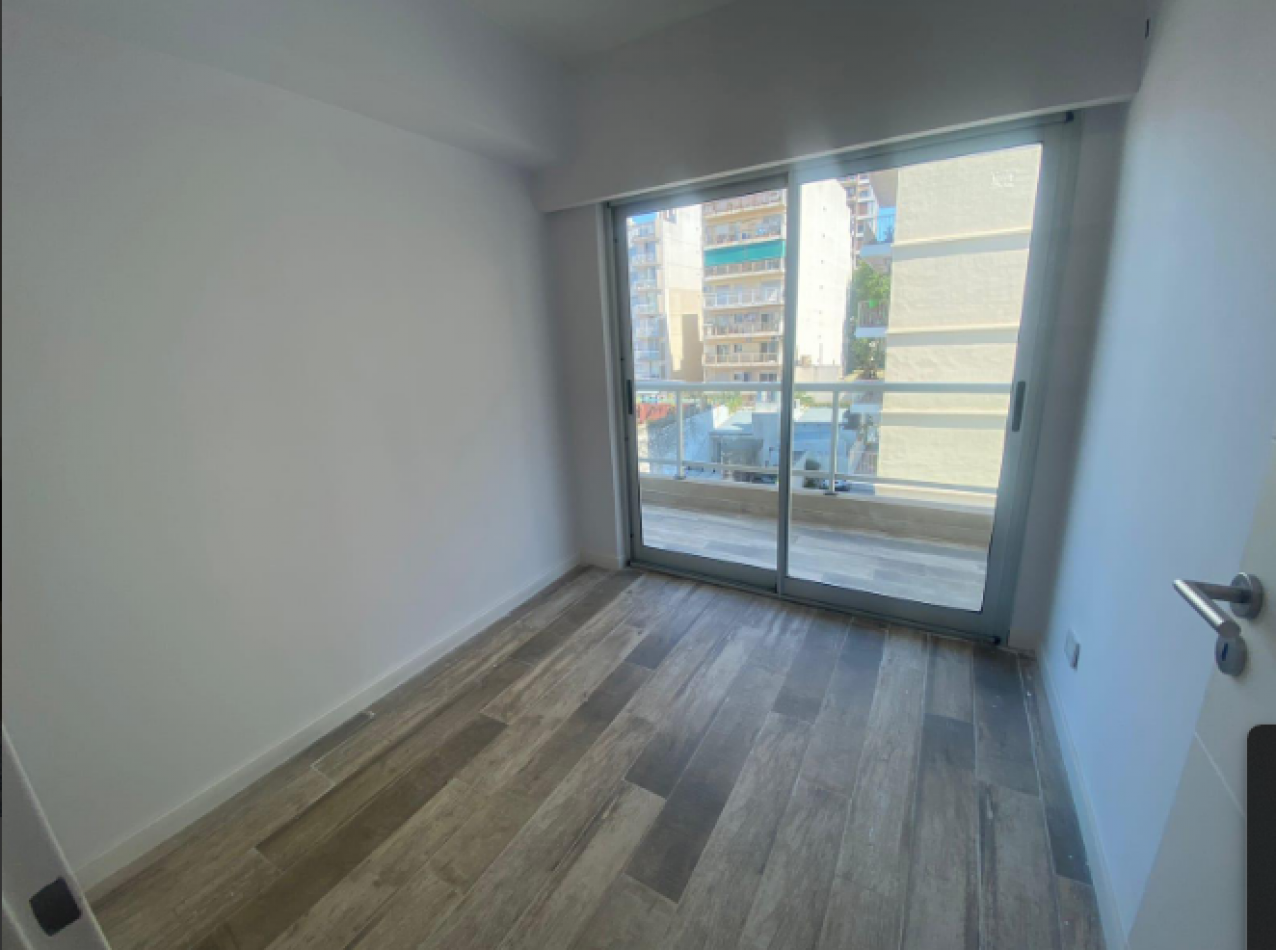 Apto Credito Venta de Departamento de Tres Ambientes con Balcon en Almagro