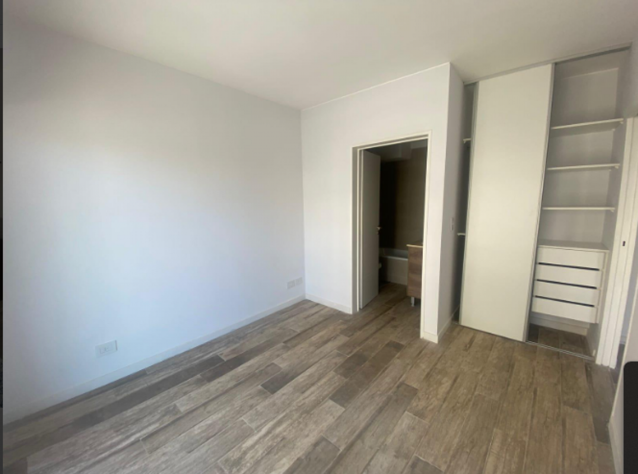 Apto Credito Venta de Departamento de Tres Ambientes con Balcon en Almagro