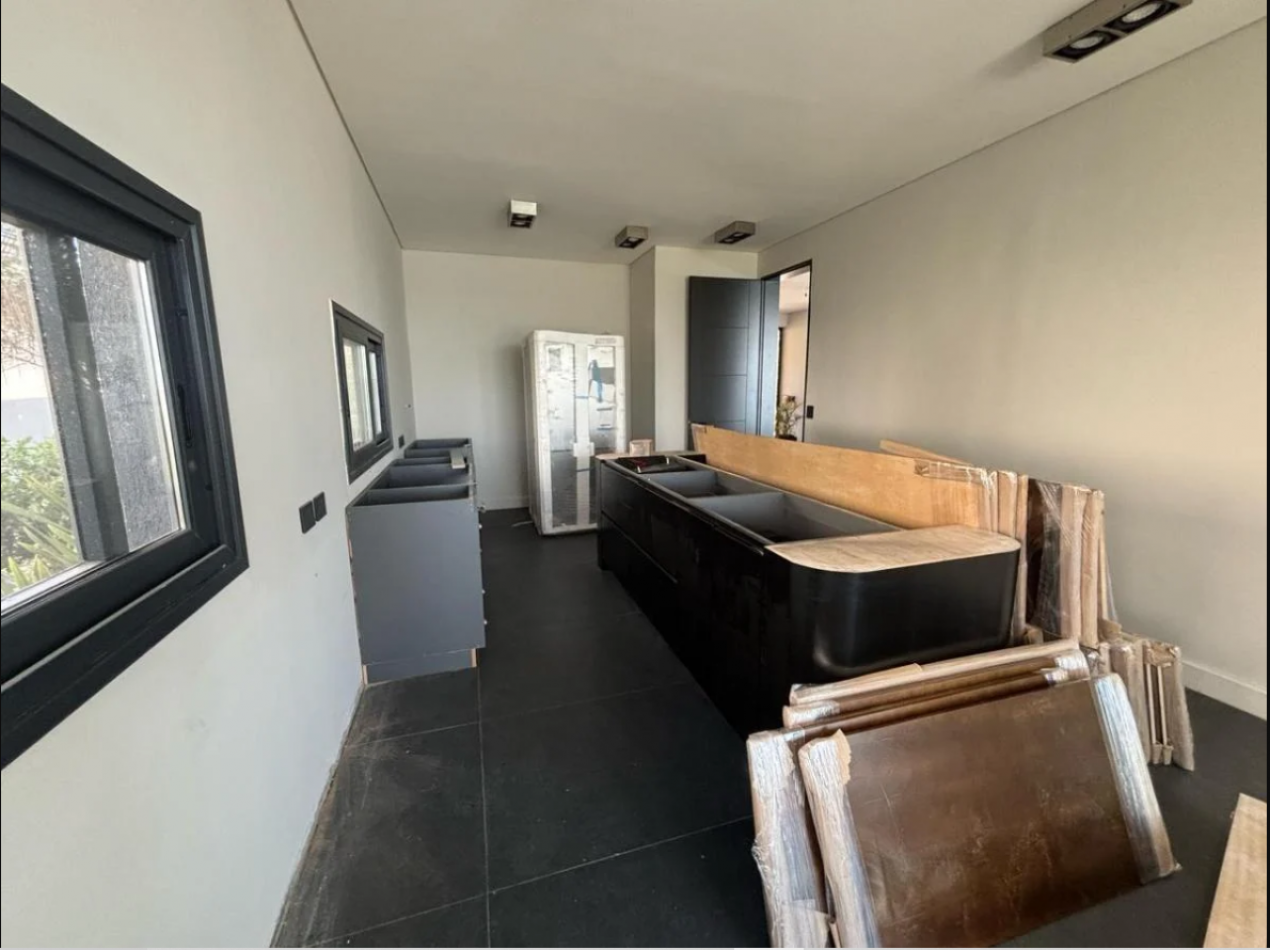 Casa 6 Amb a Estrenar en Venta, Lote Al Lago en Barrio Marinas. Puertos del Lago
