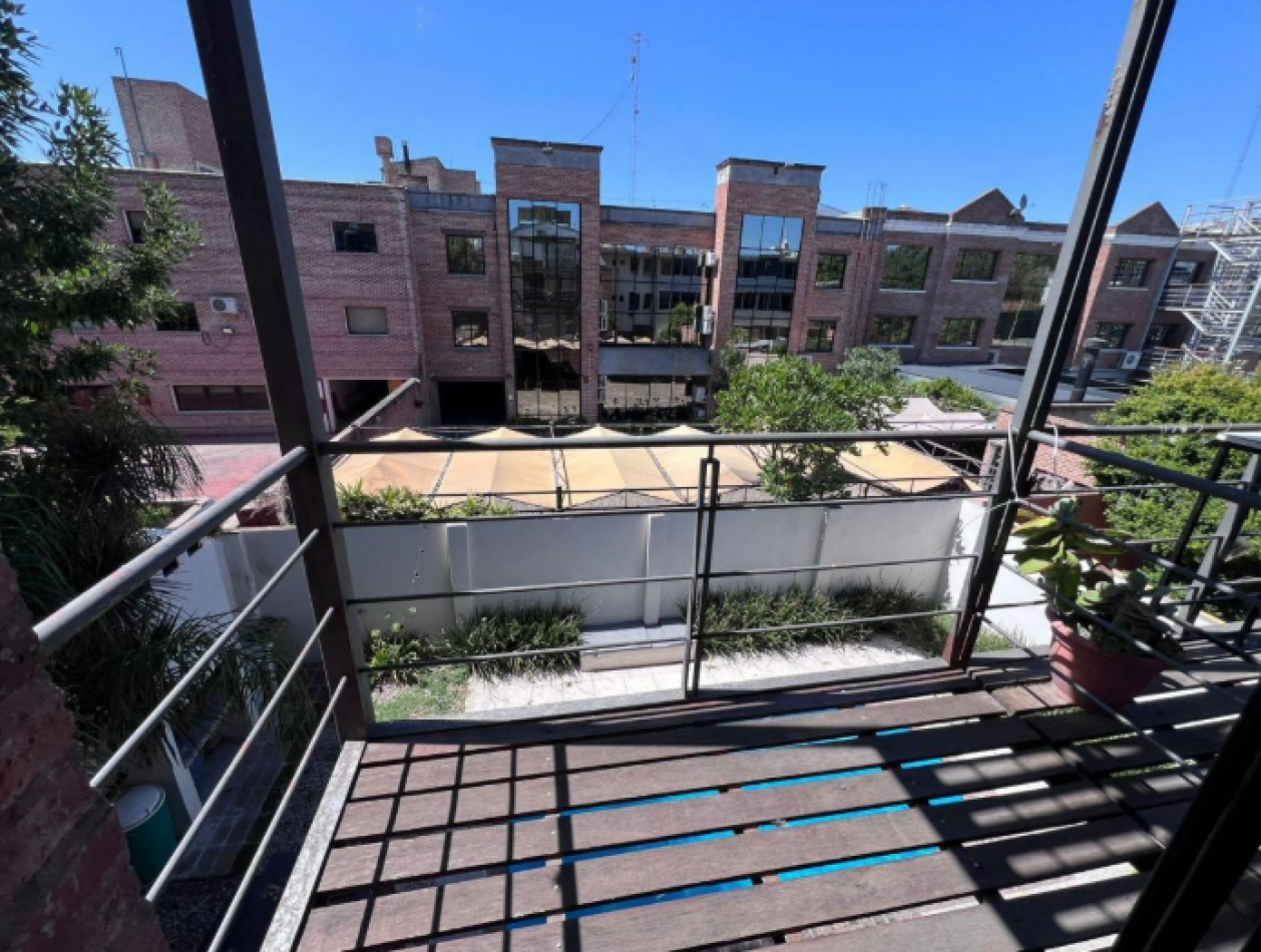 Apto Credito Venta Departamento Tres Ambientes con Cochera en San Isidro