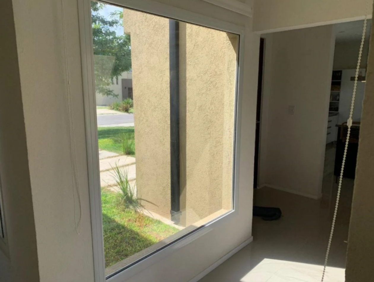 Venta Excelente Casa en San Sebastian C/pileta 3 Dorm. Fondo Libre a La Reserva