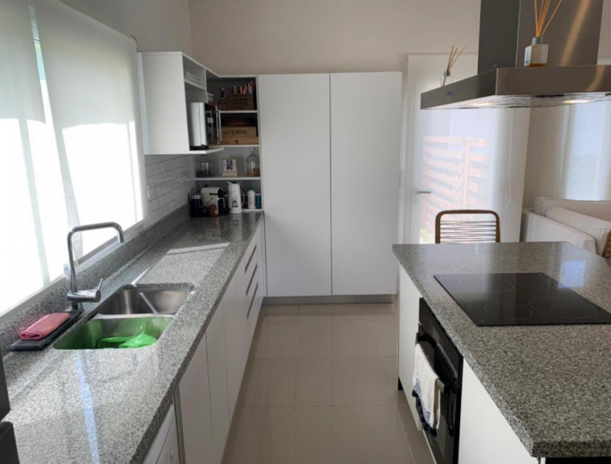 Venta Excelente Casa en San Sebastian C/pileta 3 Dorm. Fondo Libre a La Reserva