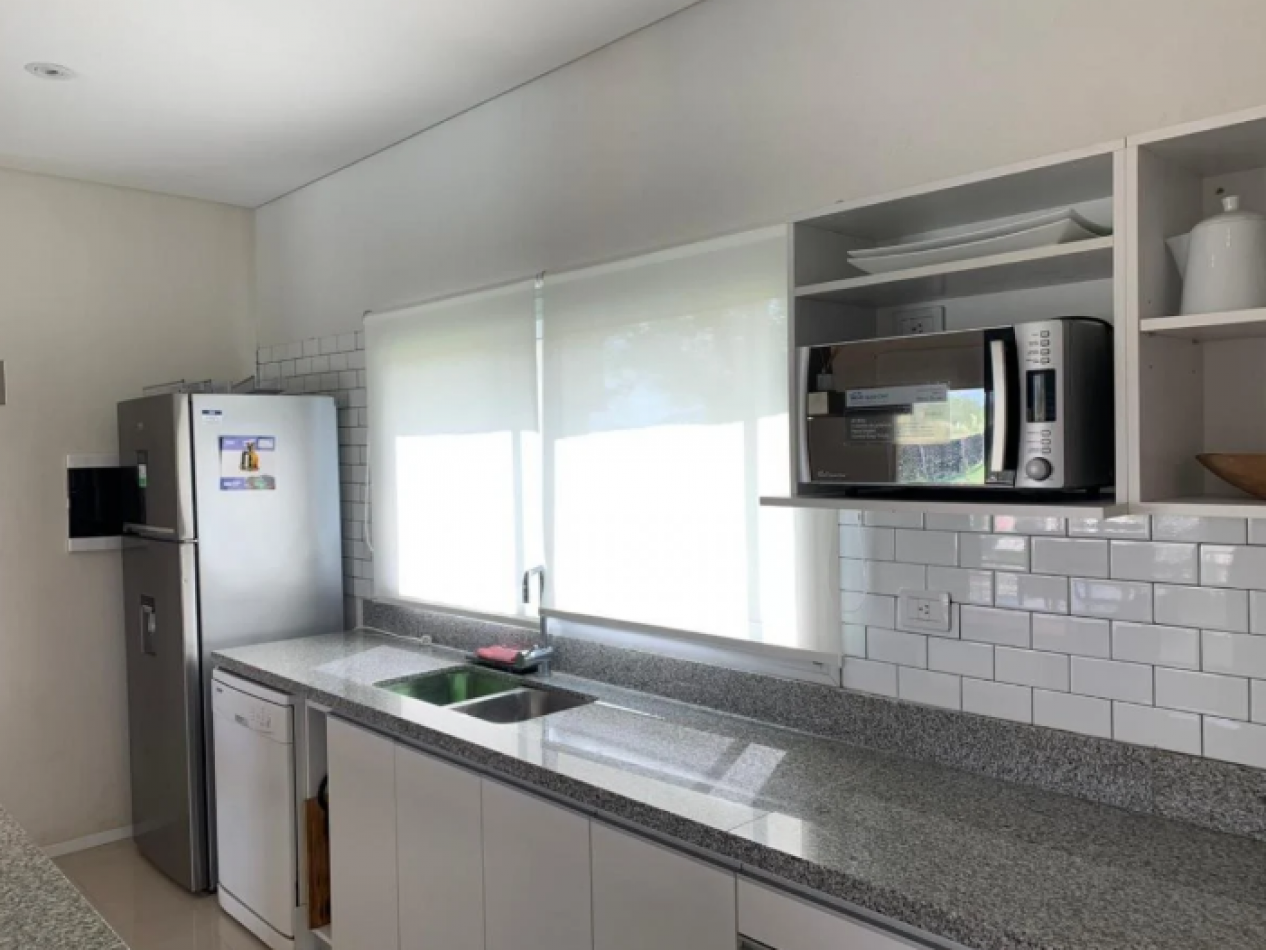 Venta Excelente Casa en San Sebastian C/pileta 3 Dorm. Fondo Libre a La Reserva