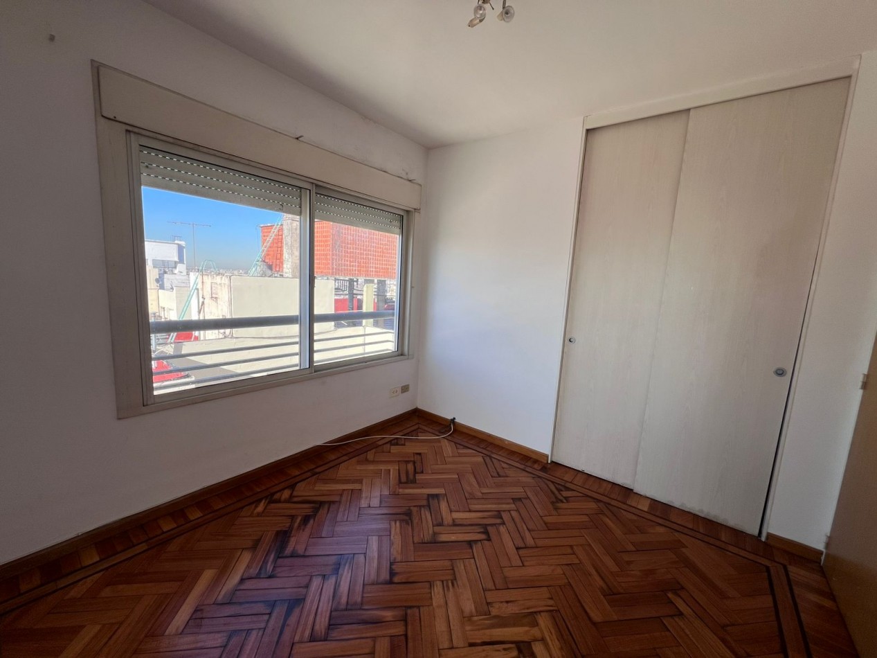 Apto Credito Venta Departamento Tres Ambientes Vista Al Rio y Coch Vicente Lopez