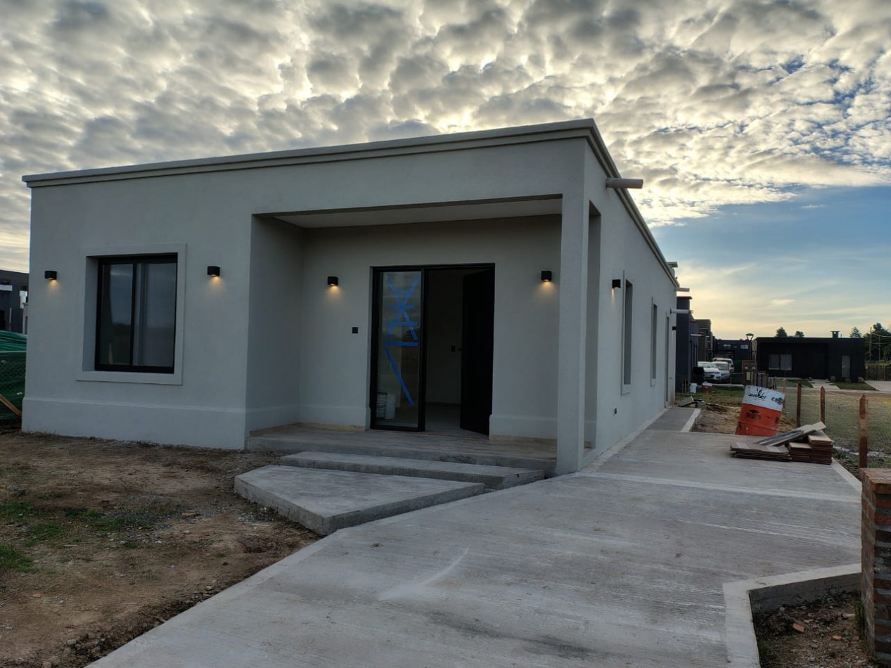 VENTA casa de dos dormitorios dos baño en Barrio Privado El Aljibe de Manzanares