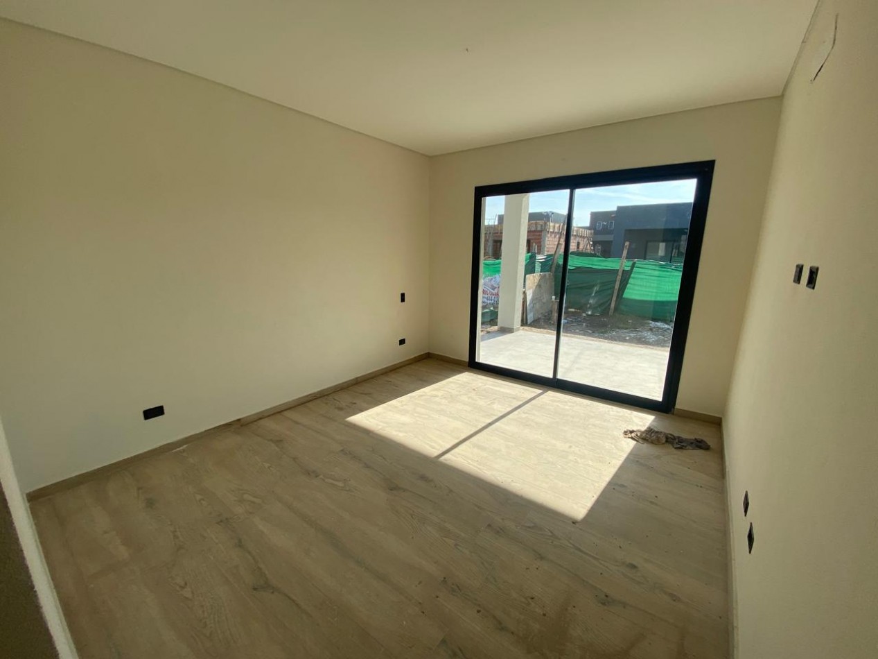 VENTA casa de dos dormitorios dos baño en Barrio Privado El Aljibe de Manzanares