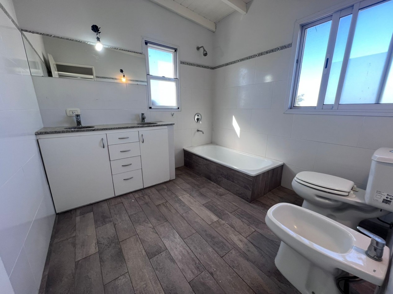 VENTA casa de tres dormitorios con pileta en San Ramiro Pilar del ESte
