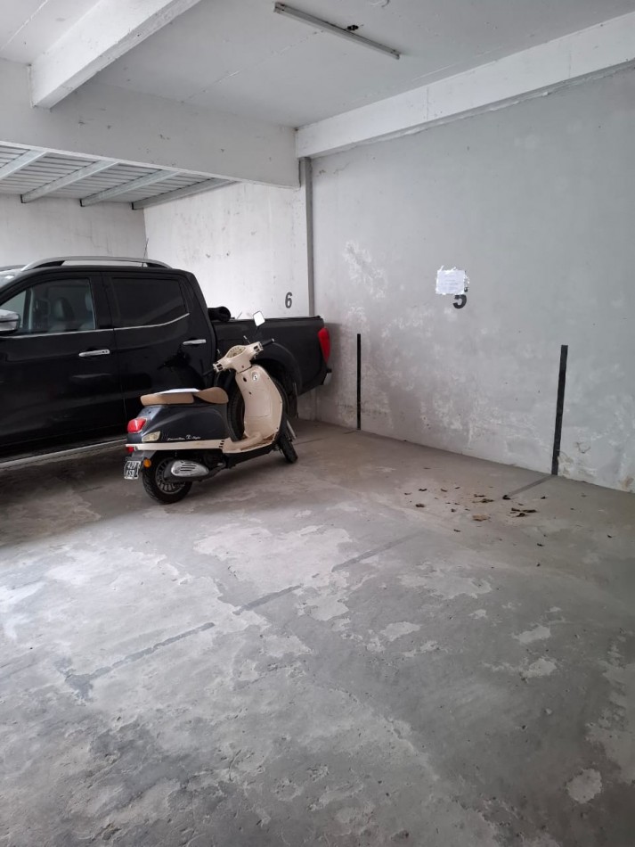 Venta cochera fija y cubierta en Floresta