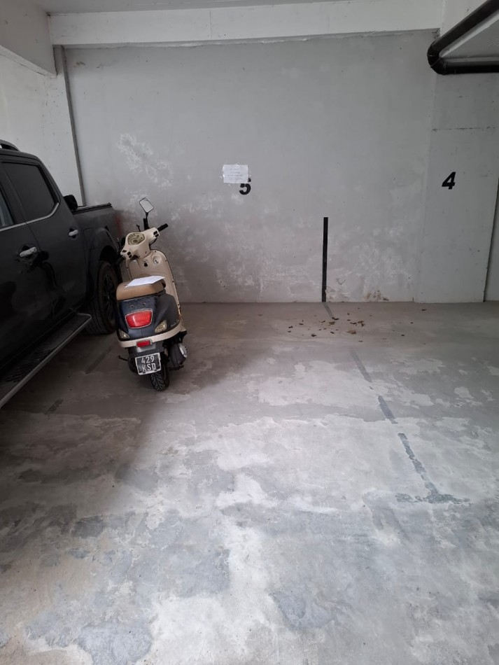 Venta cochera fija y cubierta en Floresta
