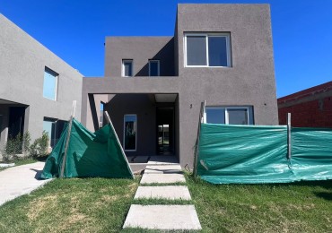 VENTA casa de tres dormitorios Barrio El Aljibe de Manzanares - Pilar Entrega INMEDIATA!!