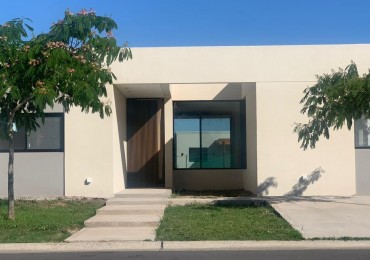 VENTA casa de tres dormitorios en Santa Emilia - Pilar del Este