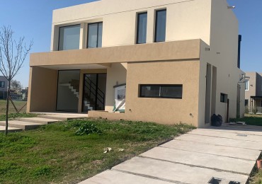 Venta Casa a estrenar 4 amb. Barrio Carpinchos Nordelta