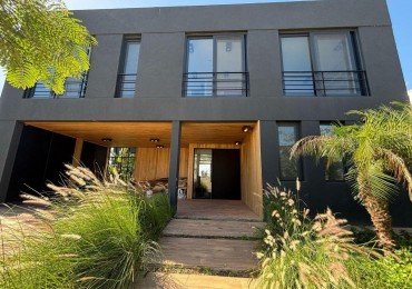 Casa 6 Amb a Estrenar en Venta, Lote Al Lago en Barrio Marinas. Puertos del Lago