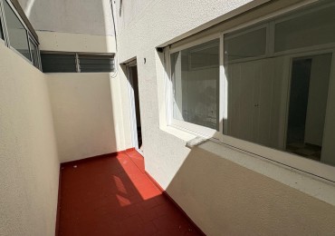 APTO CREDITO Luminoso 2 Ambientes con Gran Patio Propio en Boedo - ¡Listo para Entrar!