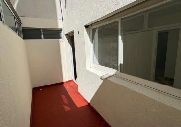 APTO CREDITO Luminoso 2 Ambientes con Gran Patio Propio en Boedo - ¡Listo para Entrar!